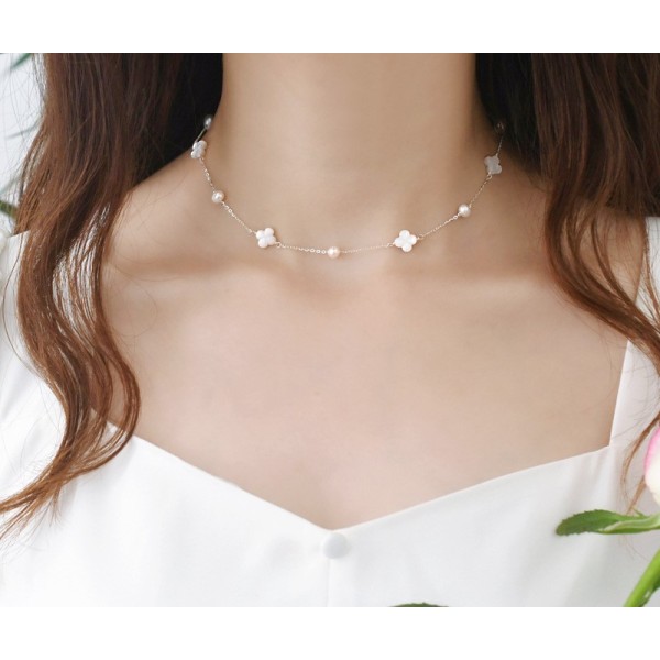 Lantisor finut cu perle naturale si trifoi sidef, argint 925, lungime reglabila, bijuterii elegante pentru femei, lant martisor cadou martie, argintiu, 3,88 gr